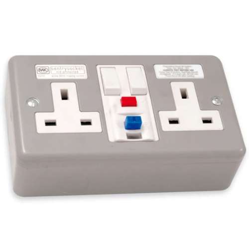 MK 13A 2 GANG DP 30MA SWITCHED METAL CLAD ACTIVE PLUG SOCKET WITH WHITE INSERTS